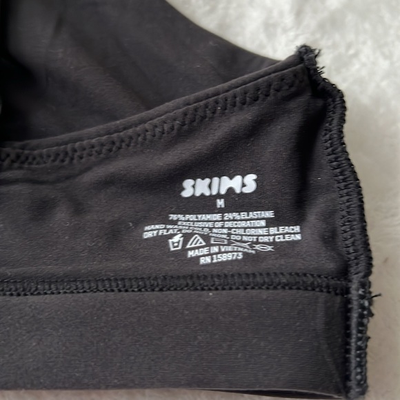 SKIMS Fits Everybody Scoop Neck Bralette - Picture 13 of 13